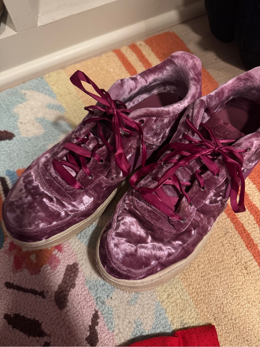 Nike Velvet Low-Top Sneakers in Plum and Magenta - Picture 4 of 5